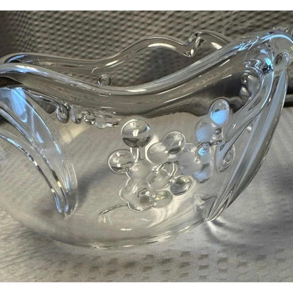 Mikasa Clear/Frosted Raised Grape Design Swirl Edge Scalloped Rim Serving Bowl